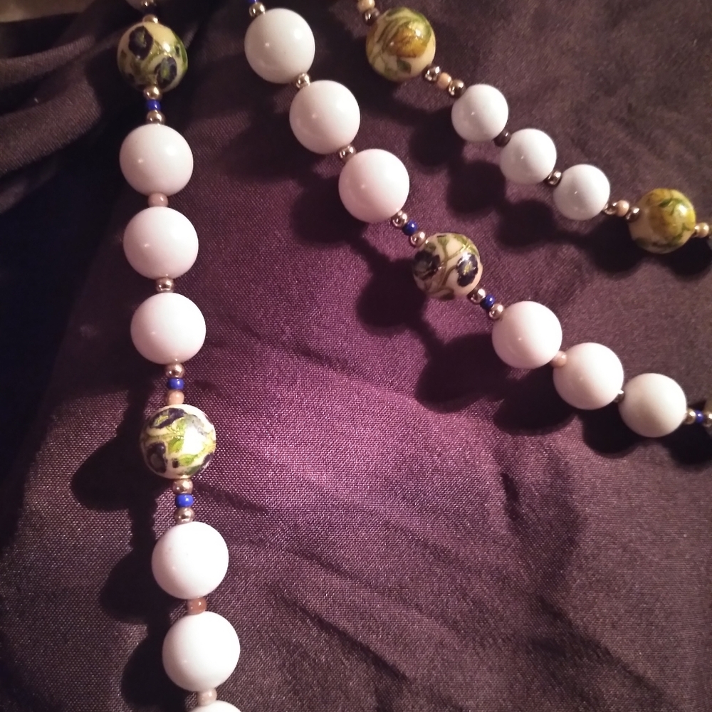 Tons of vintage JEWLERY,,